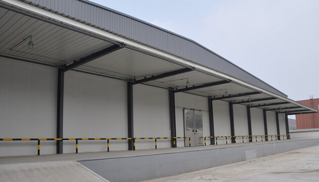 低溫冷藏庫冷鏈物流的運(yùn)轉(zhuǎn)現(xiàn)場(chǎng)